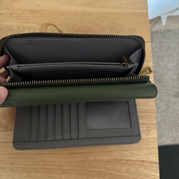 Fossil Forest Green Leather Wallet - Picture 4 of 4